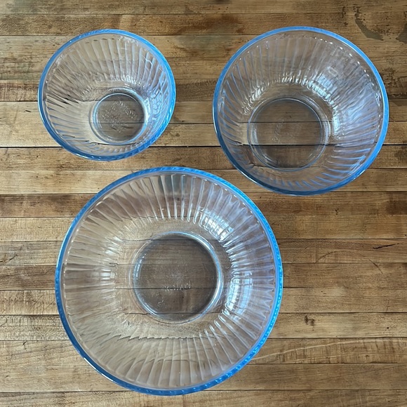 Pyrex Light Blue Ribbed Bowls - Picture 3 of 10
